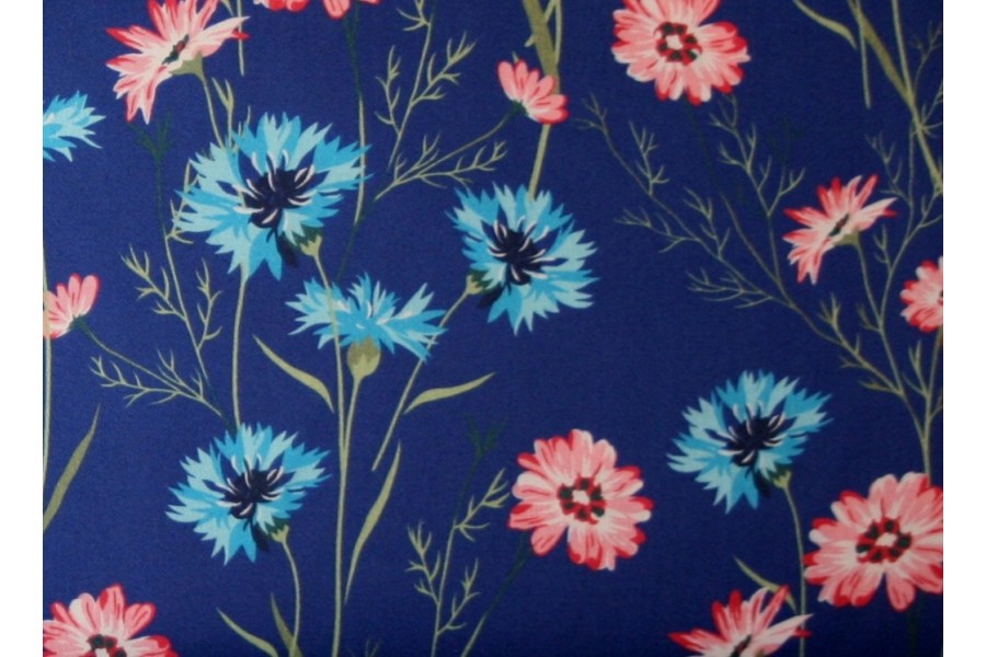 10cm Baumwollsatin bedruckt Blumenwiese auf Blau  EU-Produktion  (Grundpreis € 21,00/m)